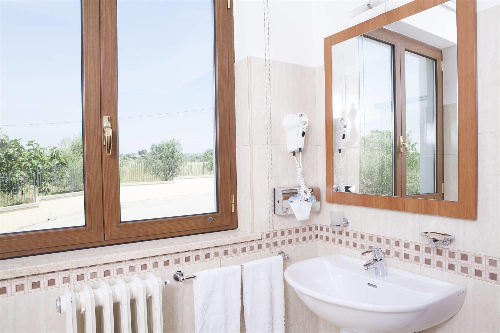Hotel Villa Fiorita Giulianova Exteriör bild
