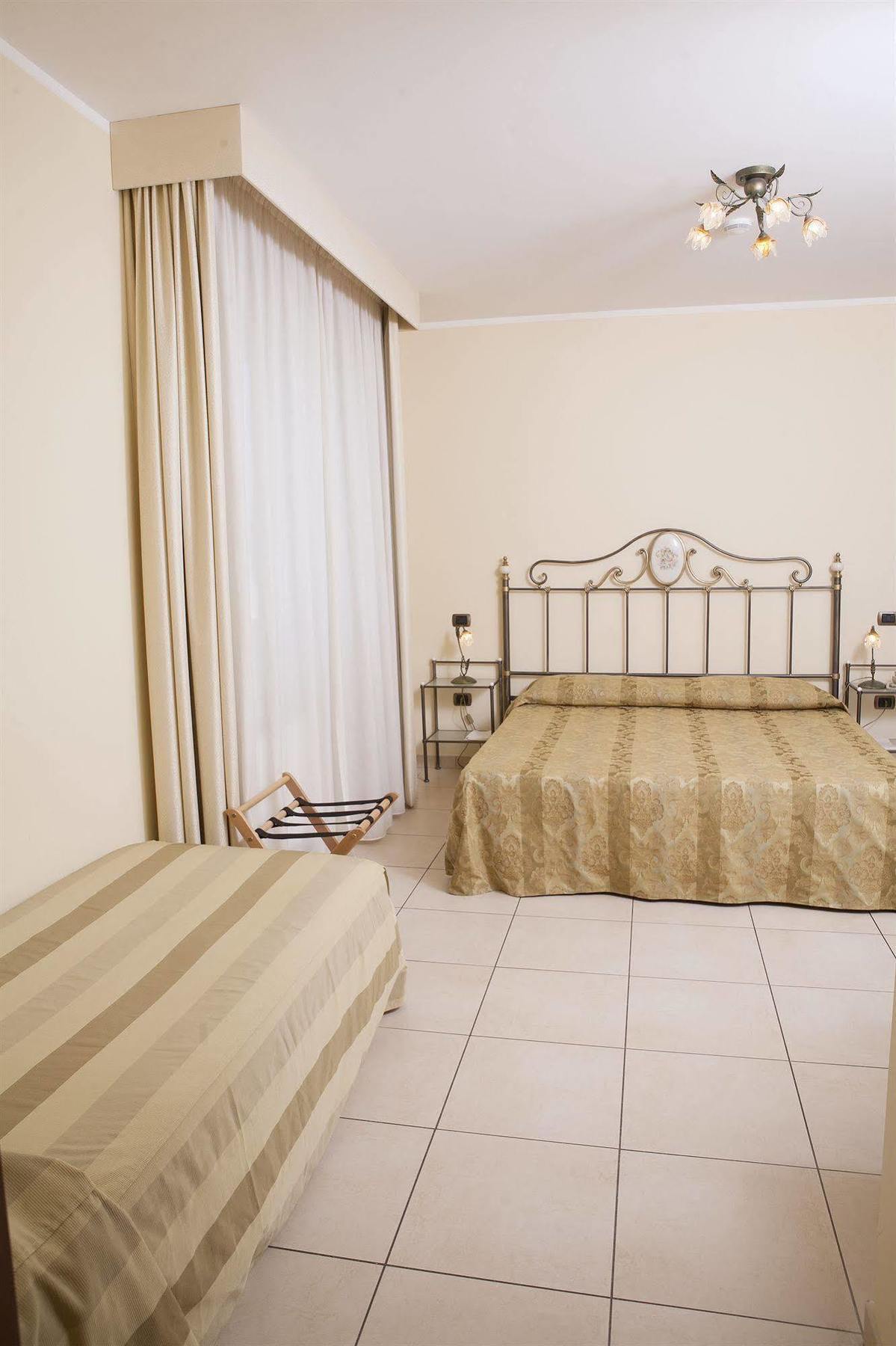 Hotel Villa Fiorita Giulianova Exteriör bild
